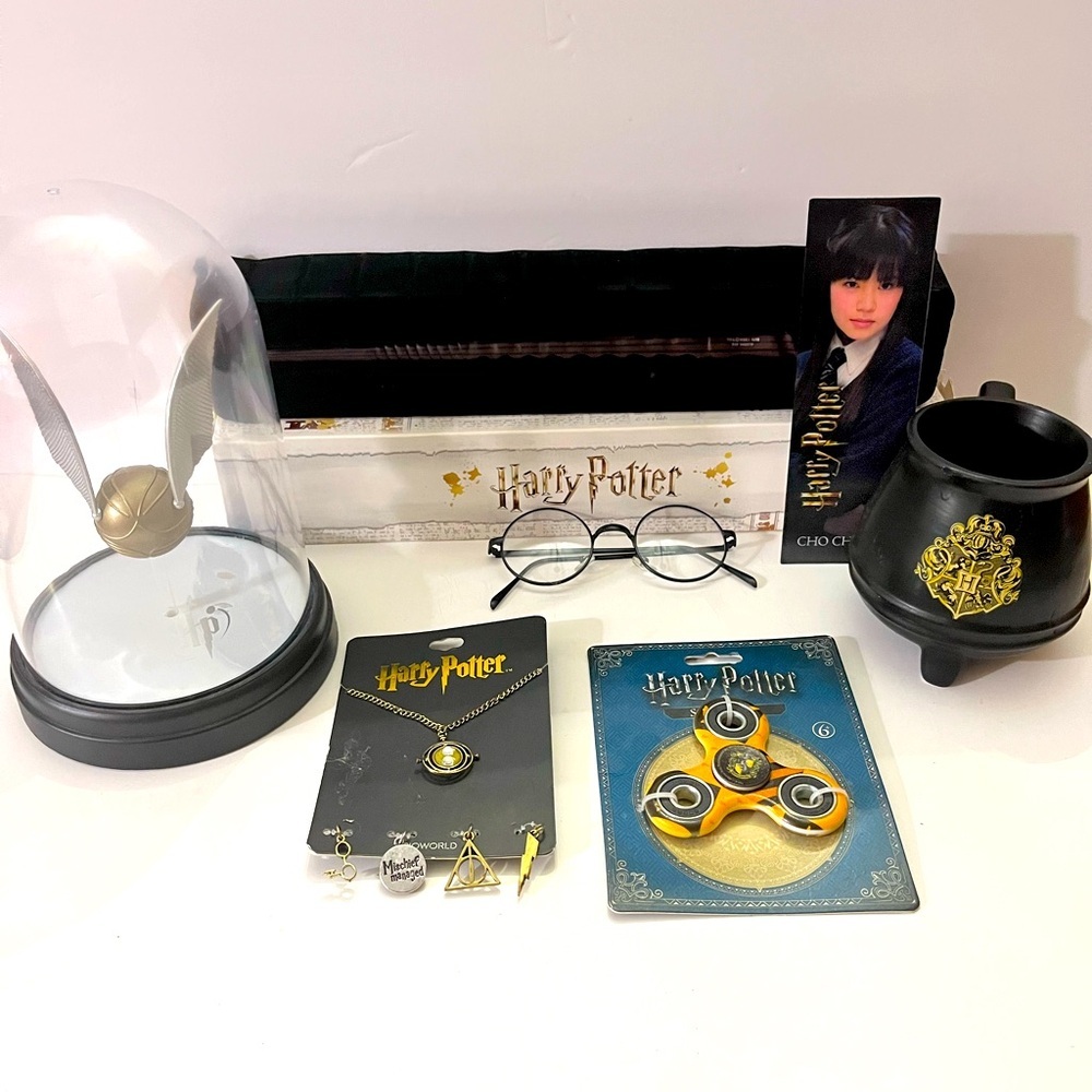 Harry Potter Collectors 7 piece lot, Doll, Wand, Glasses, Necklace, Dome, Mug